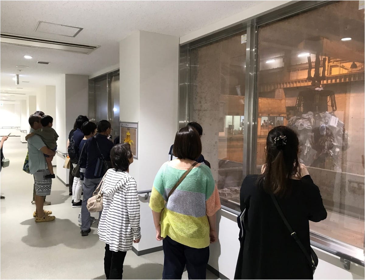 工場見学ツアー風景